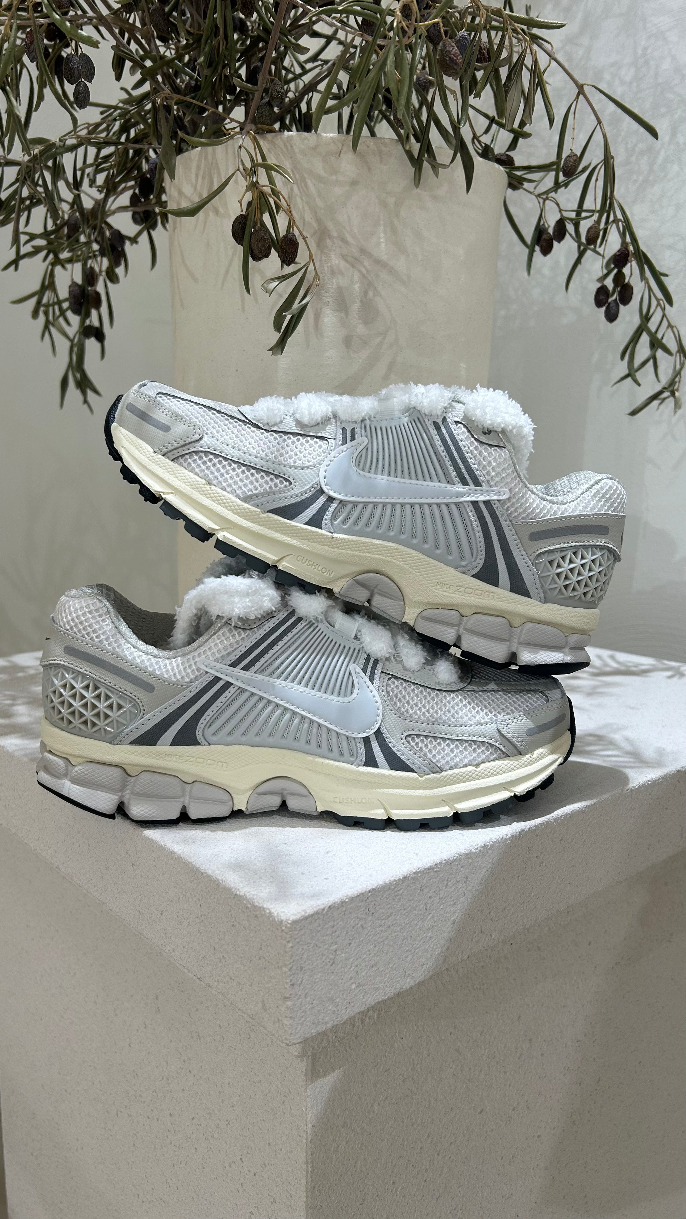 Nike Zoom Vomero 5 Platinum Tint x Fluff Laces Pair