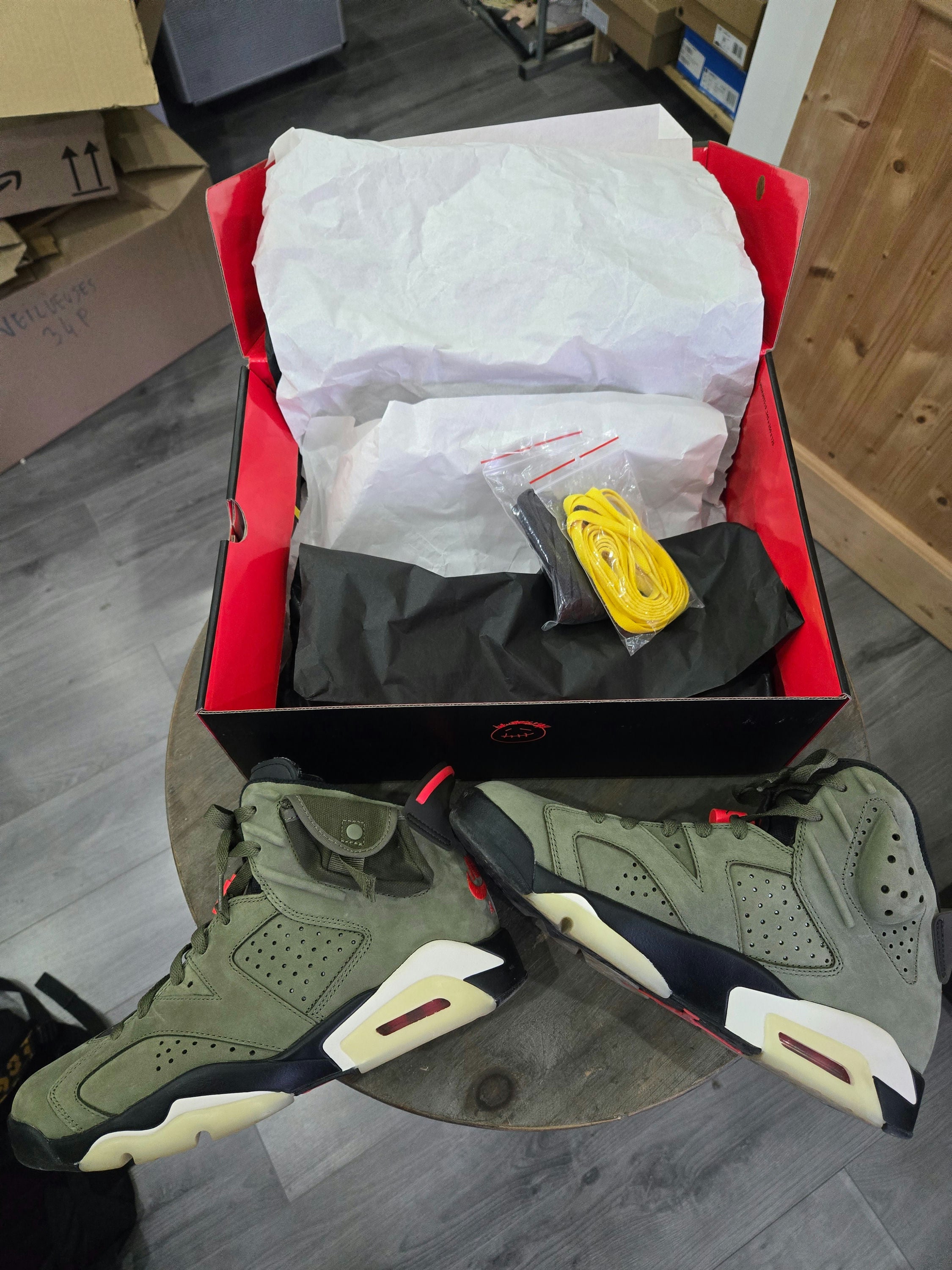 Jordan 6 Retro Travis Scott-Sneakers-Details