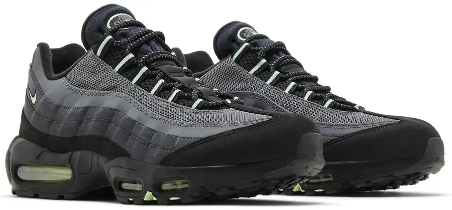 Pair Nike Air Max 95 Vapor Green