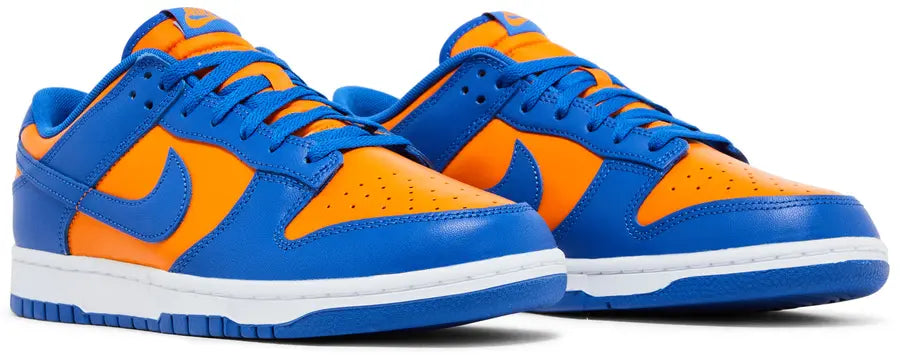 Pair Nike Dunk Low Knicks