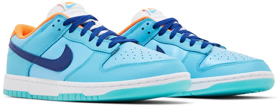 Pair Nike Dunk Low SE Baltic Blue Total Orange