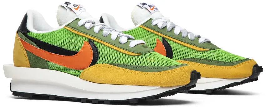 Pair Nike LD Waffle sacai Green Gusto