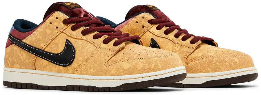 Pair Nike SB Dunk Low City of Cinema