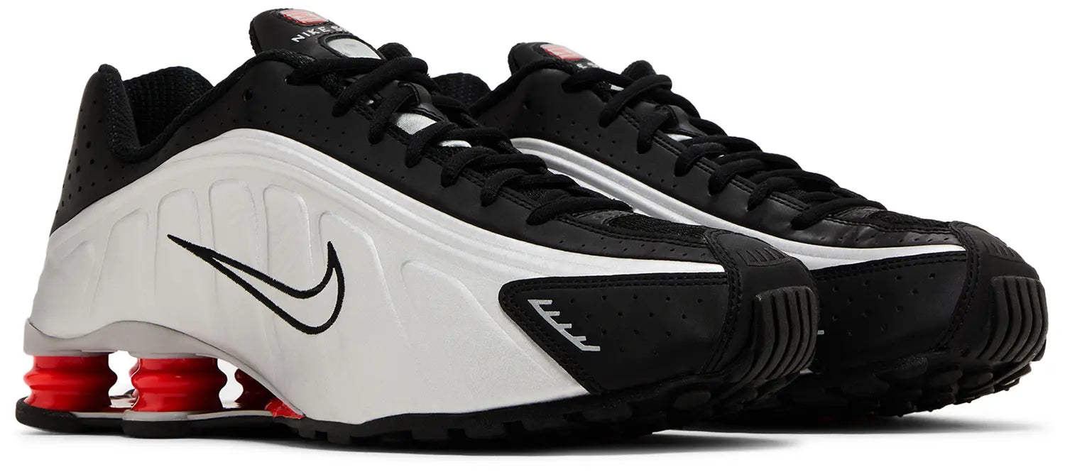 Pair Nike Shox R4 Black Metallic Silver (2025)