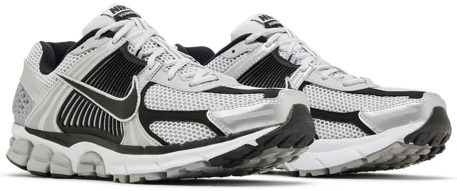 Pair Nike Zoom Vomero 5 Metallic Silver Black