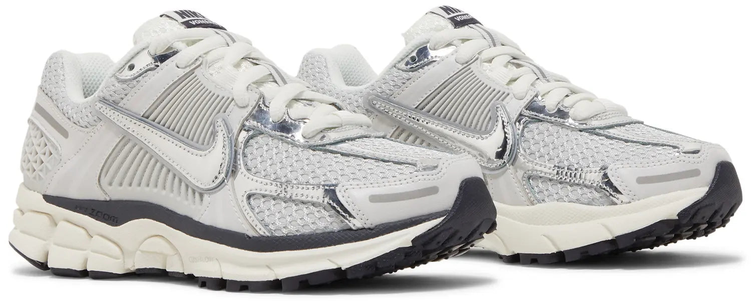 Pair Nike Zoom Vomero 5 Photon Dust Metallic Silver (W)
