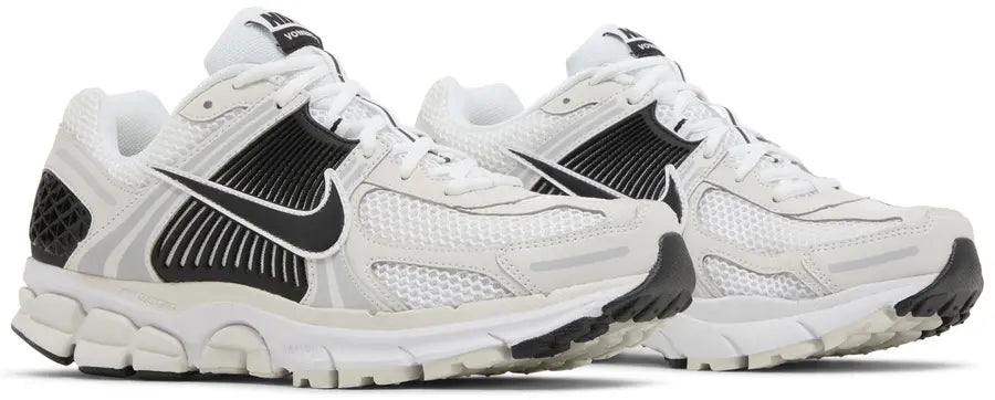 Pair Nike Zoom Vomero 5 White Black