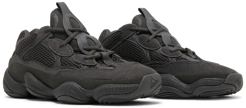 Pair adidas Yeezy 500
Utility Black