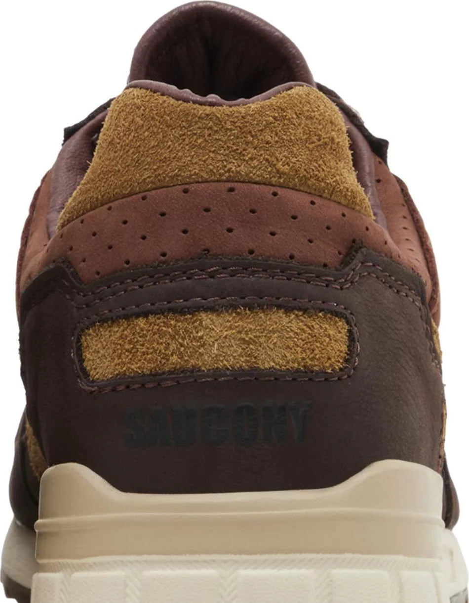 Saucony Shadow 5000 Espresso close-up heel counter