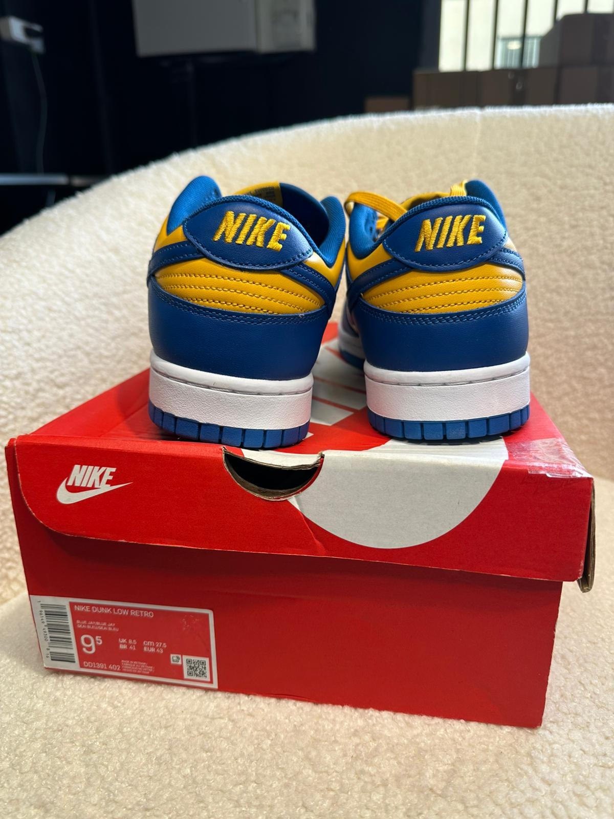 Nike Dunk Low UCLA-Sneakers-Details