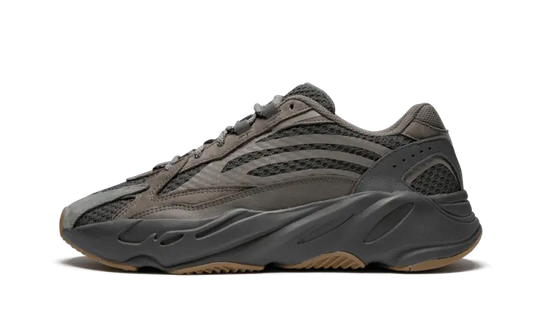 Yeezy 700 magasin sales